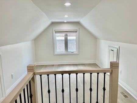 For Lease - 20 St Clair Gardens Unit# Upper, Toronto, Ontario - Photo 4