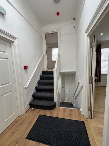 5 Bed Terraced House, Medora Road, SW2 - Photo 3