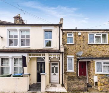 Bright and spacious 2 bedroom garden flat located in Greenwich. - Photo 2