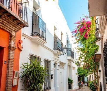 Luxury Townhouse for rent in Marbella, Andalusia - Photo 3