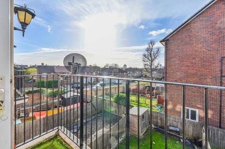 3 bedroom maisonette to rent - Photo 2