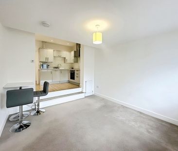 One-Bedroom Apartment - Photo 2