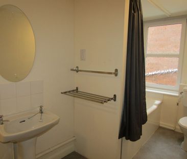 3 bed House - To Let - Photo 4
