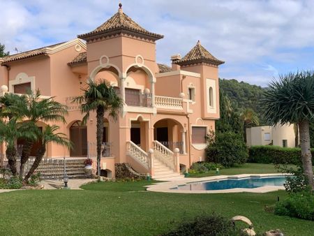 Luxury Villa for rent in The Golden Mile, Spain - Photo 4