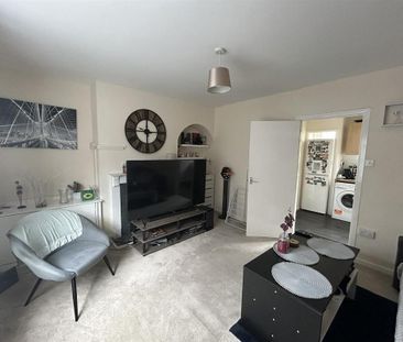 2 bedroom semi-detached house to rent - Photo 2