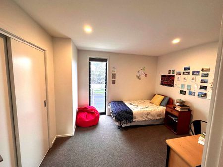 3 Level Modern Townhouse with Ocean Views! - Photo 2