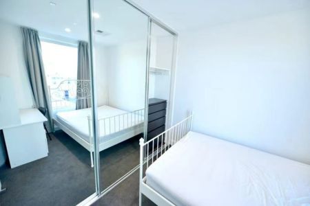 For Lease – Stylish Two-Bedroom Apartment in the Heart of the City - Photo 5