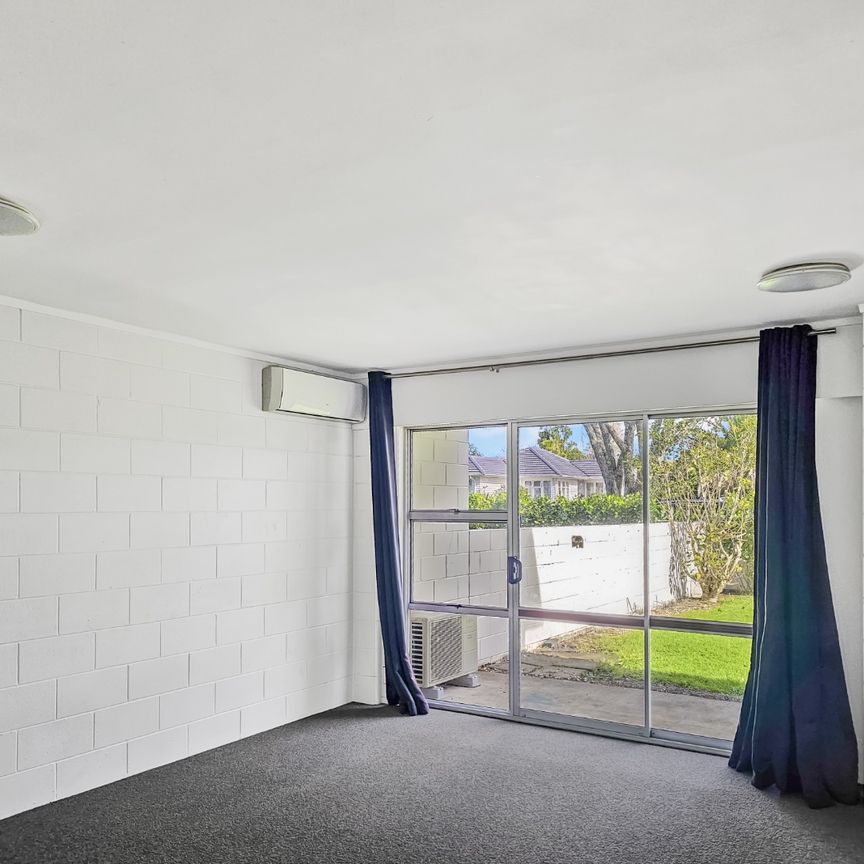 NEW LYNN - 2 Bedroom - Photo 1