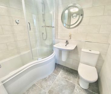 Oakwood Road, St. Albans, Bricket Wood - Photo 1