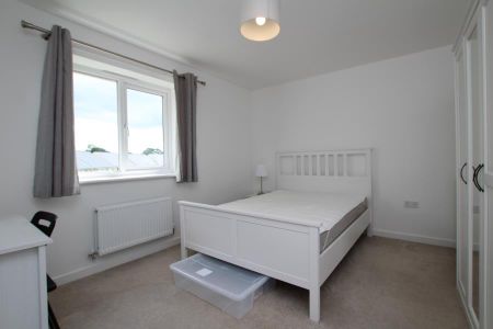 4 bedroom semi-detached house to rent - Photo 3