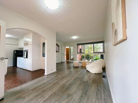 Hawthorn East - Photo 1