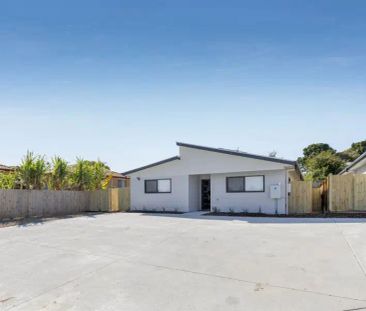 “BRAND NEW DARRA STUDIOS WITH PARKING - LAST ONE!!” - Photo 3