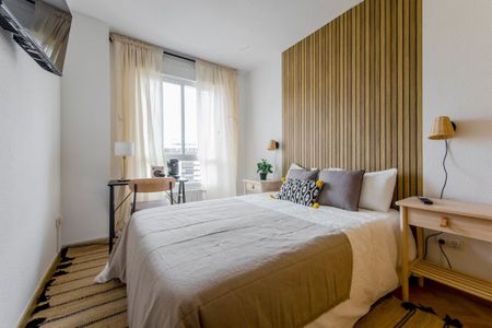 Calle del Oriana, Madrid, Community of Madrid 28045 - Photo 4