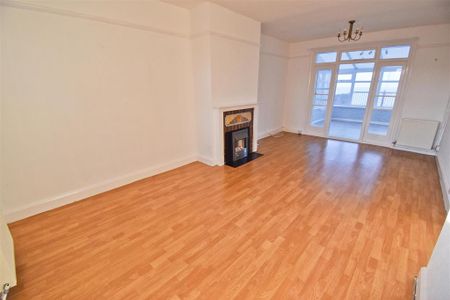 5 bedroom detached house to rent - Photo 4