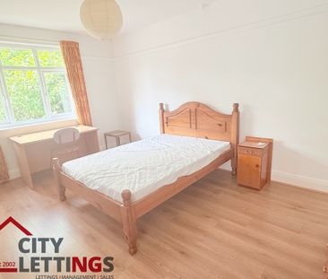 5 Bedroom Semi-Detached House - Photo 2