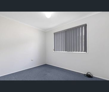 Single Level, Home with great size backyard! - Photo 1