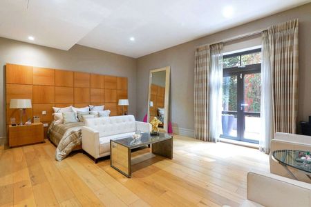 An exceptional 3 bedroom apartment set within an exclusive residential development, available for short term lets. - Photo 5