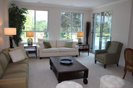 Villa Park Place - Photo 2