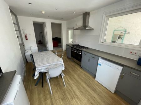 6 bed House - To Let - Photo 2