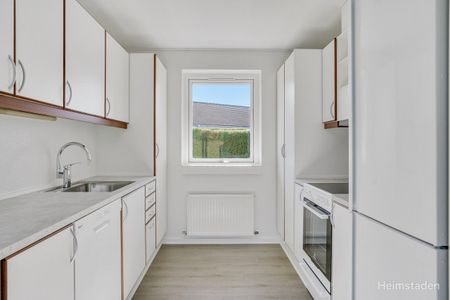 Attraktiv 1-plans rækkehus i Holluf Pile med have og parkering. - Photo 4