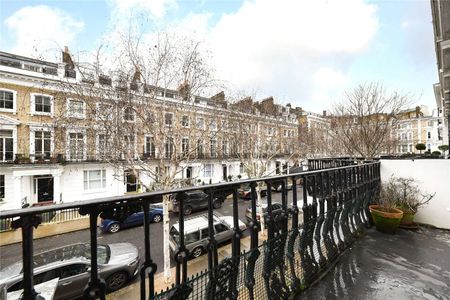 A studio apartment with a private balcony, own kitchen and shared bathroom facilities. - Photo 3