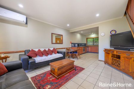 CITY CENTRE EXECUTIVE APARTMENTS WITH WATER VIEWS! - Photo 4