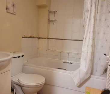 1 bedroom in a house share to rent - Photo 6