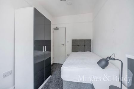 1 bedroom in a house share to rent - Photo 2