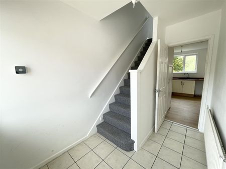 3 Bedroom End of Terrace House for rent in Church Lane, Bessacarr, Doncaster - Photo 2