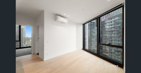 LIGHT, VIEWS & LIFESTYLE IN A PRIME LOCATION - Photo 4