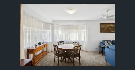 MODERN FAMILY HOME IN GREAT LOCATION - Photo 2