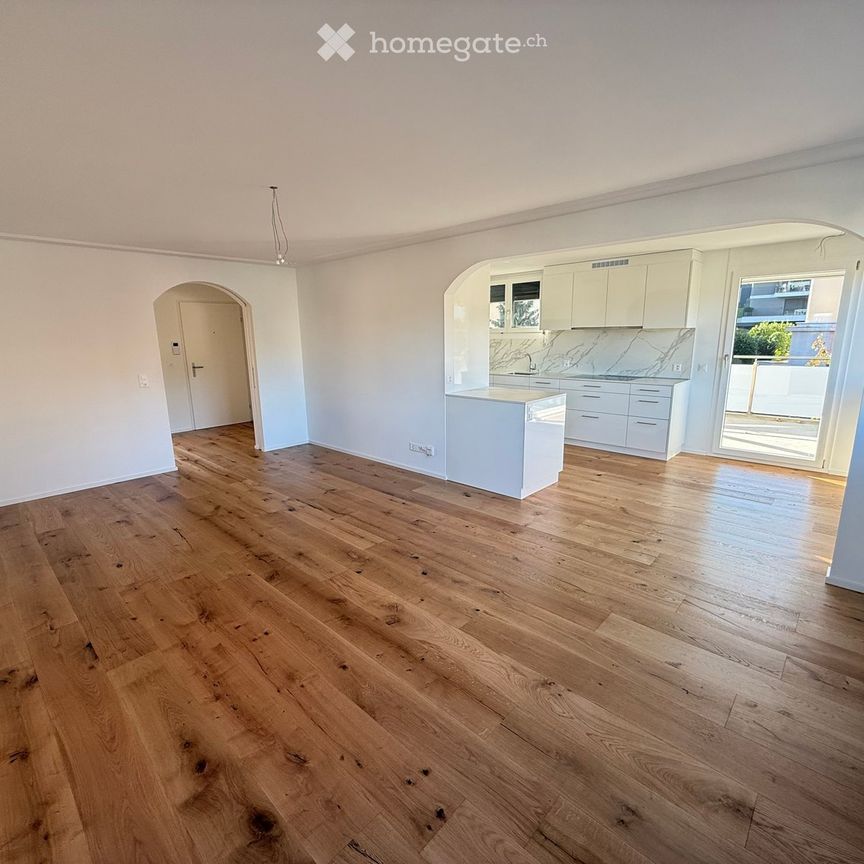 Erstbezug einer umfassend renovierter, zentral gelegener Wohnung in Wollerau - Photo 1
