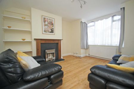2 bedroom semi-detached house to rent - Photo 4