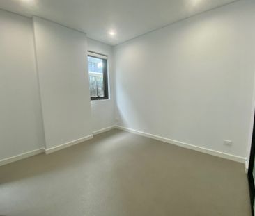 Ground Floor Unit with Courtyard&excl;&excl; - Photo 4