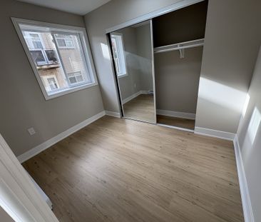 For Lease - 31 Huron Heights Drive, Newmarket, Ontario - Photo 3