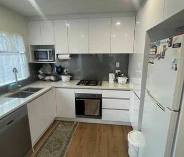 Modern Home in the Heart of Papatoetoe - Photo 3