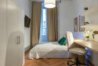 Calle de la Plaza, Madrid, Community of Madrid 28043