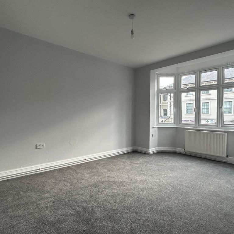 3 bedroom flat to rent - Photo 1
