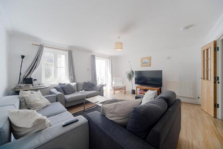 4 bedroom terraced house to rent - Photo 2