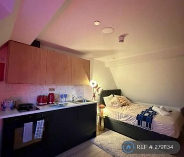 1 bedroom in a house share to rent - Photo 2