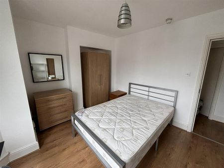 5 bedroom private hall to rent - Photo 3