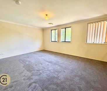 Walk To Cherrybrook Station, Close to Buses, Central Location - Photo 4