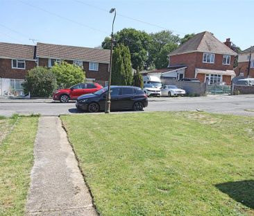 2 bedroom end of terrace house to rent - Photo 2