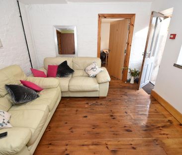 5 bedroom flat to rent - Photo 1