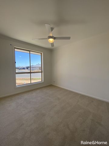 Family 4 Bedroom Home! - Photo 4