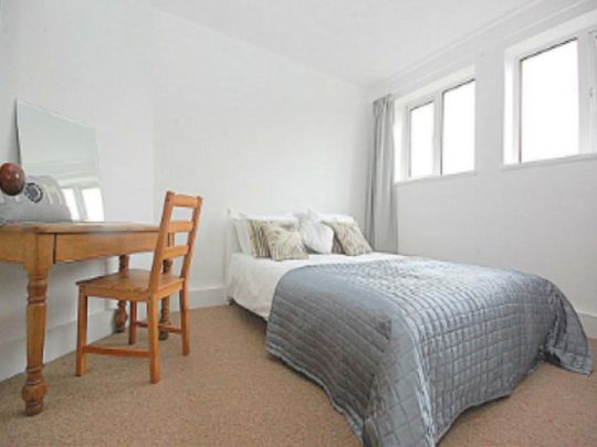 Fantastic bright, peaceful, private maisonette with generous garden in a great Hitchin location. - Photo 1