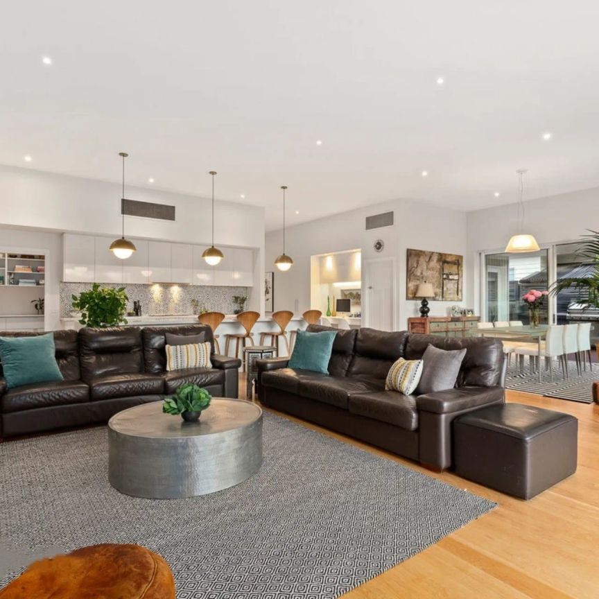 Dream Californian Bungalow in Prime McKinnon Zone! - Photo 1