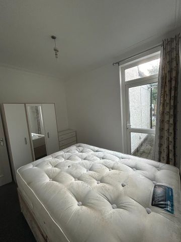 2 Bed Flat, Gainsborough Gardens, NW11 - Photo 4