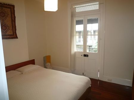 IMMACULATELY PRESENTED TERRACE! - Photo 3