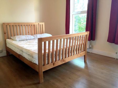 3 bedroom semi-detached house to rent - Photo 4